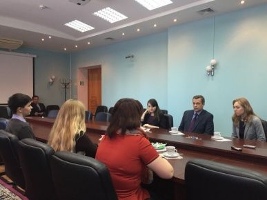 Диалог с ректором. Стипендиаты Главы Чувашии, студенты факультета дизайна и компьютерных технологий встретились с ректором университета