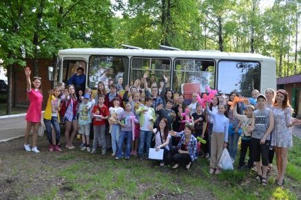 22 мая волонтеры Волонтерского центра провели акцию "Раскрасим детство в цвет улыбки"