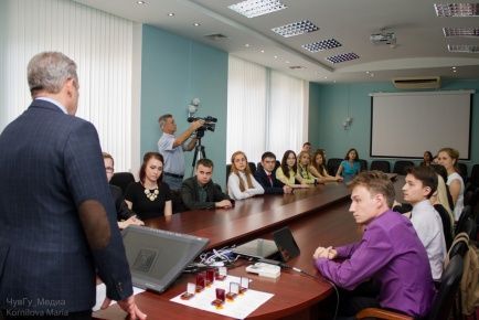 Торжественное вручение нагрудных знаков и удостоверений «Отличник учебы-2016»